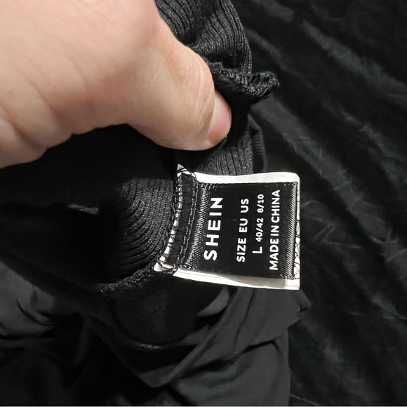 Colorblock Criss Cross Top & Cut Out Biker Shorts (Large) - Picture 9 of 10